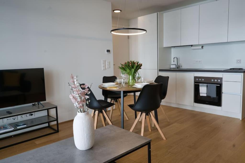 Modern Apartment Near Stadtpark Viena Exterior foto